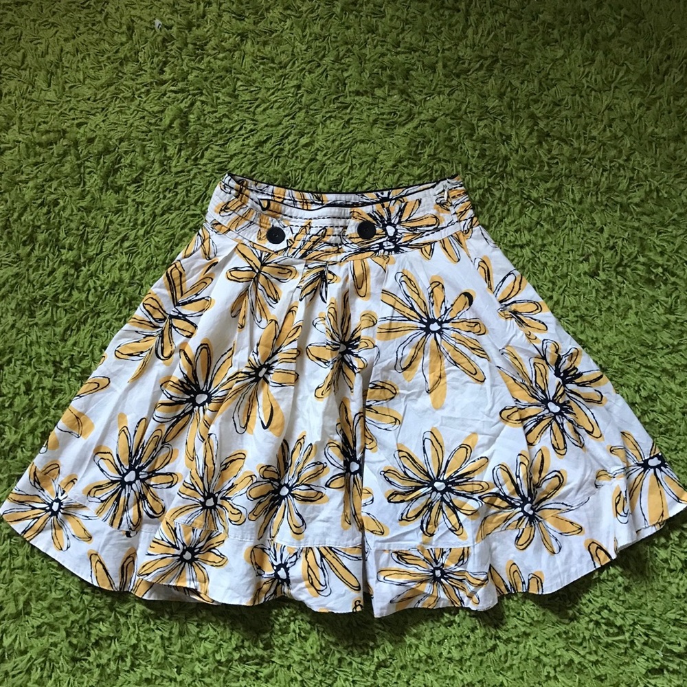 Forever 21 daisy skirt